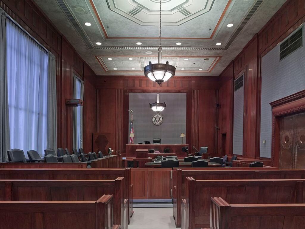 裁判の法廷の画像
